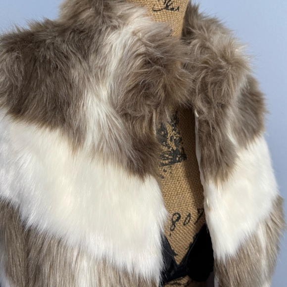 WHBM Faux Fur Vest - Picture 9 of 12